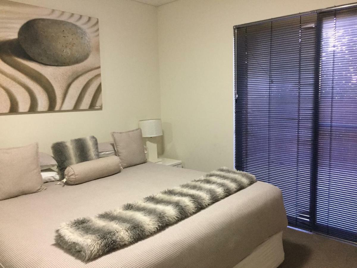 Parklane Apartments Fremantle Buitenkant foto