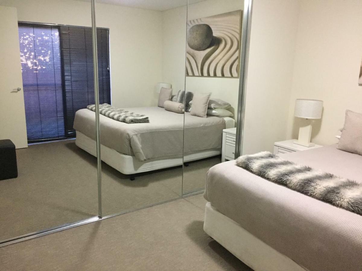 Parklane Apartments Fremantle Buitenkant foto